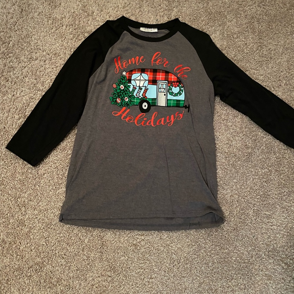 Cute Christmas three quarter length shirt. With buffalo plaid. Size medium